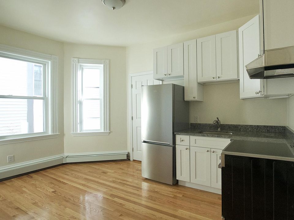 2nd image of 501 E Broadway #8T