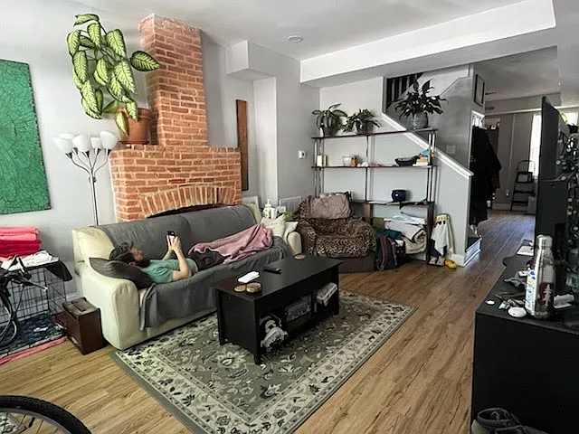 431 W 24th St — Photo 3