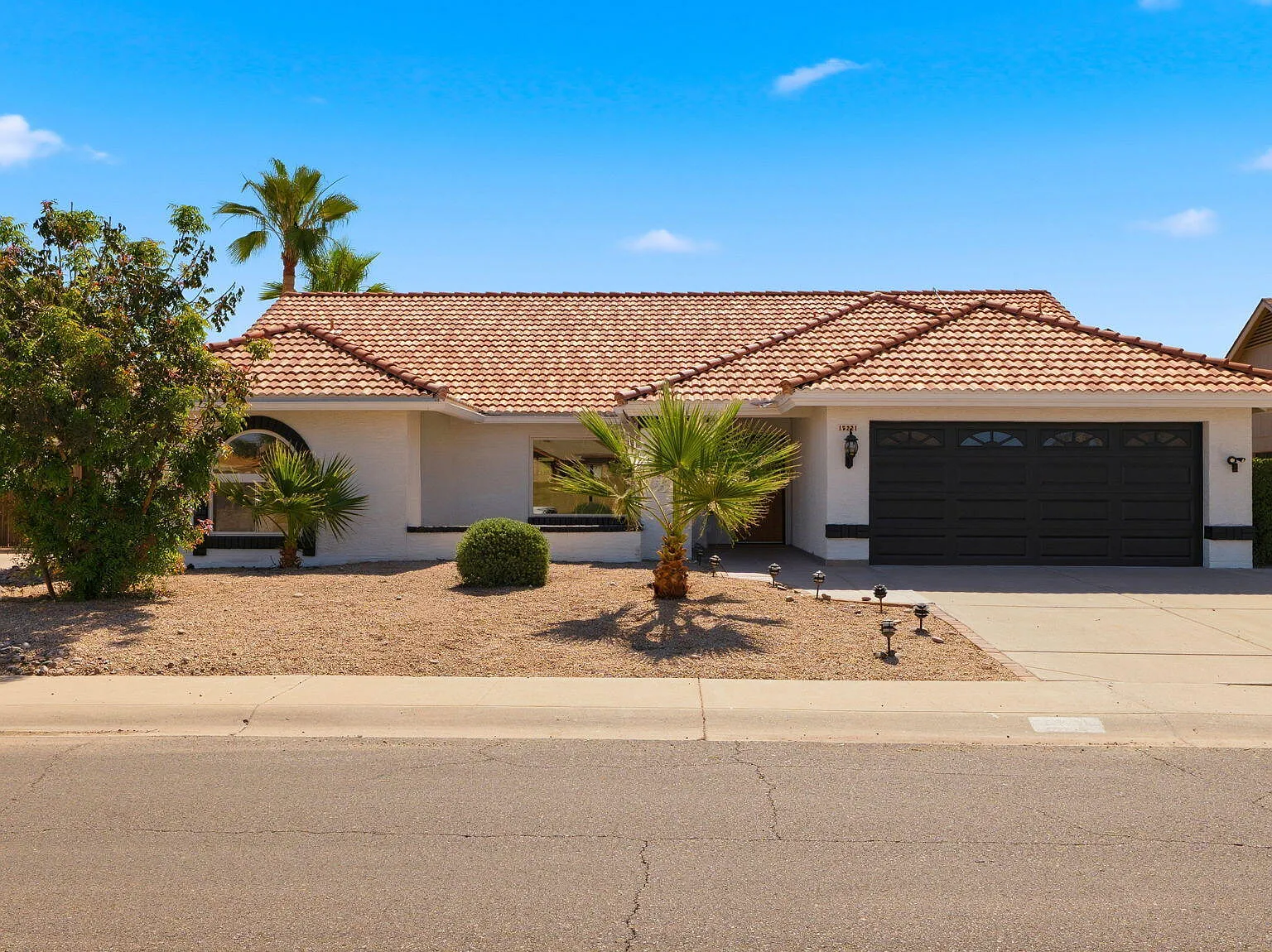 4 bed, 2.0 bath, 2162 sqft, $3,800 — Photo 3