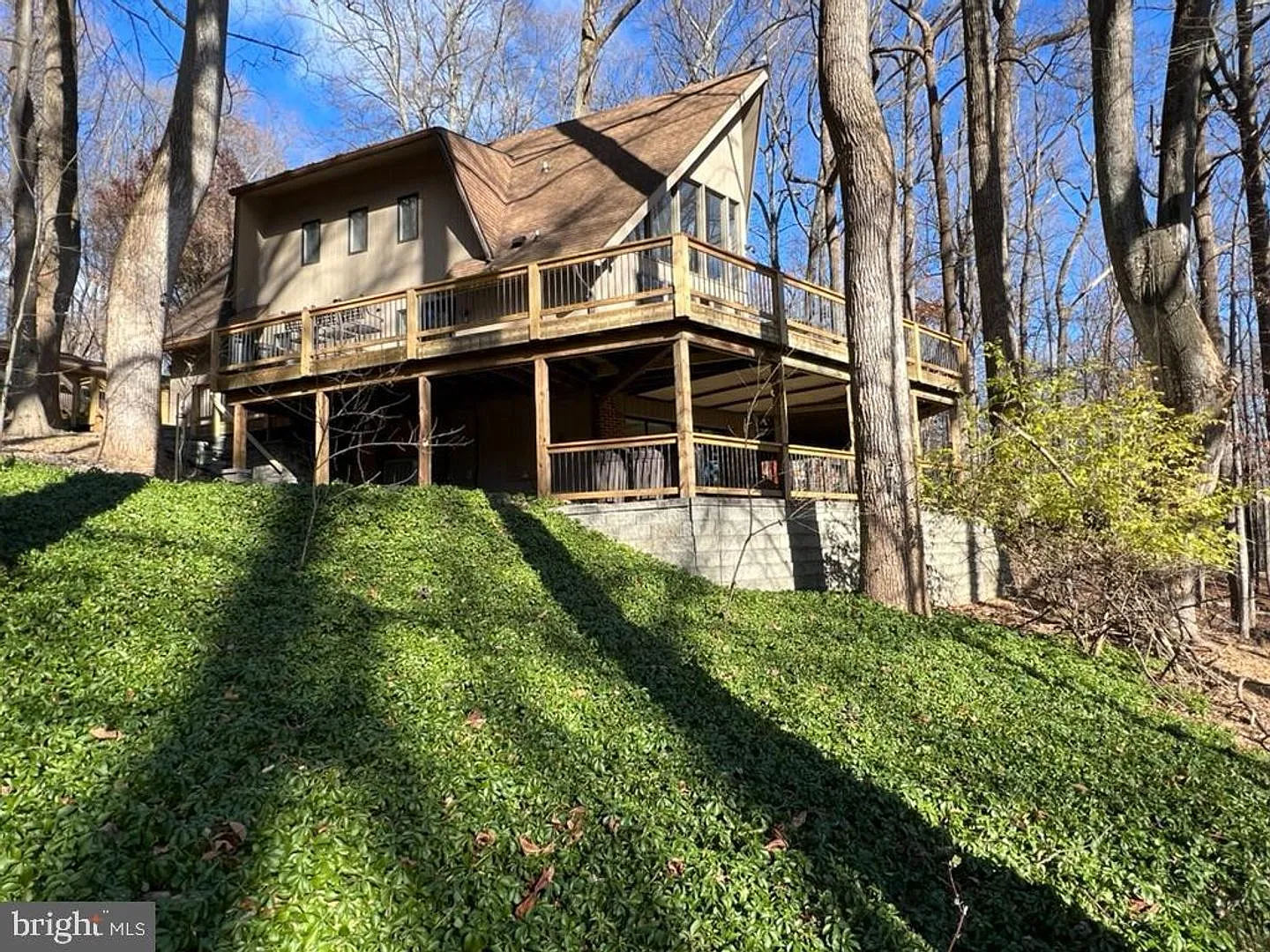 Beautiful 3bd 3bth contemporary A-framed home in the prestigious Eagle's Nest community. — Photo 4