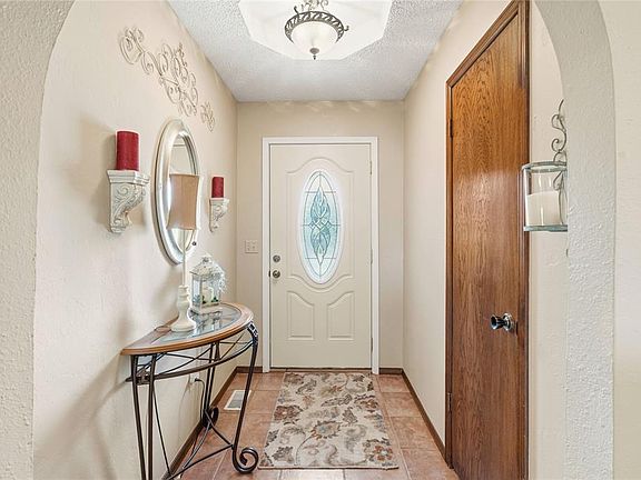 4th image of 305 W Platt Dr