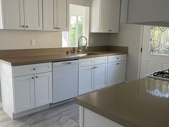 3rd image of 4803 Lowell Ave