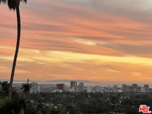 9926 Beverly Grove Dr, Beverly Hills, CA 90210