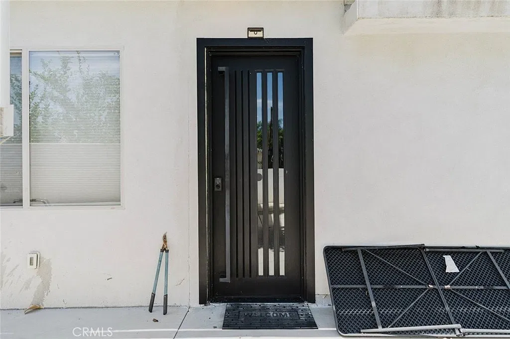3 bed, 1200 sqft, $3,800 — Photo 1