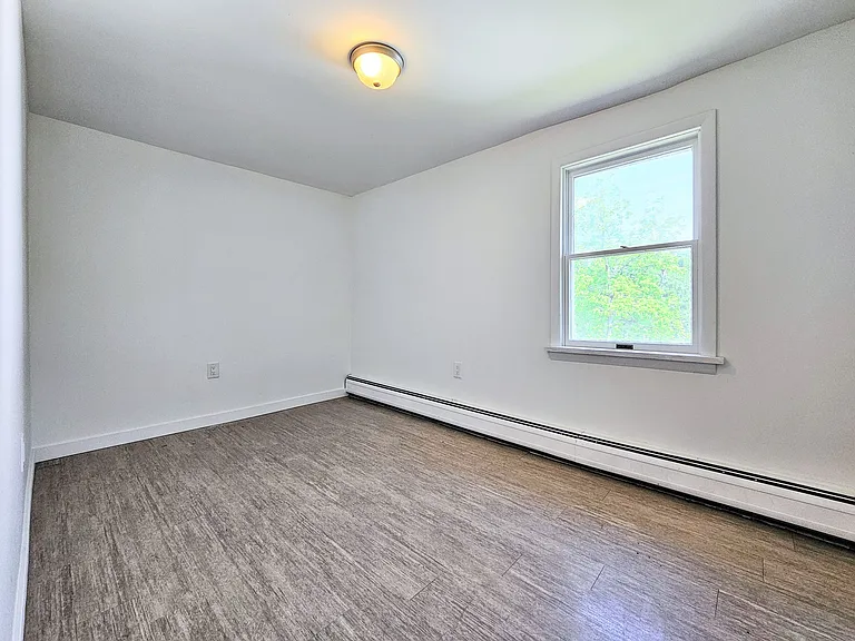 10 Franklin St — Photo 15