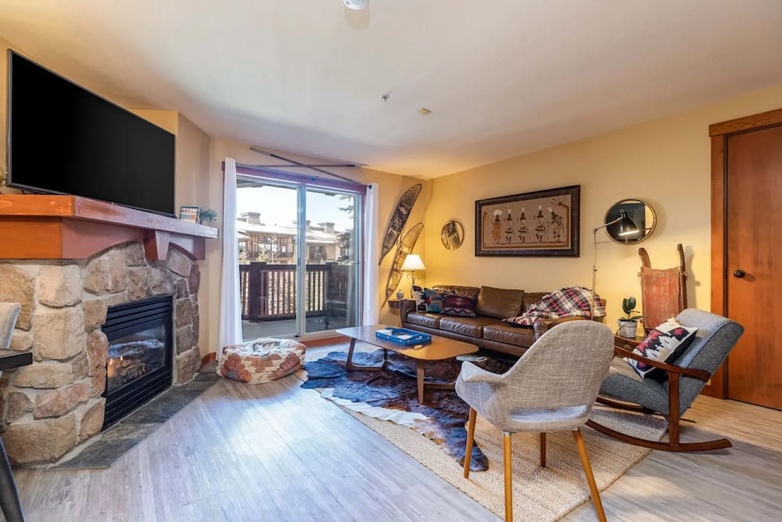 2 bed, 1.0 bath, 914 sqft, $5,782 — Photo 1