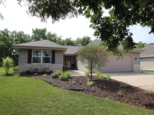 991 Redtail Ct, Hartford, WI 53027