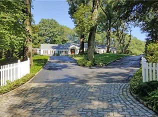 1023 Friendly Rd, Oyster Bay, NY 11771