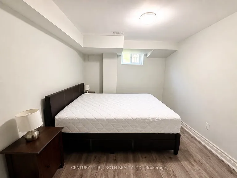 10 Sanford Cres — Photo 14