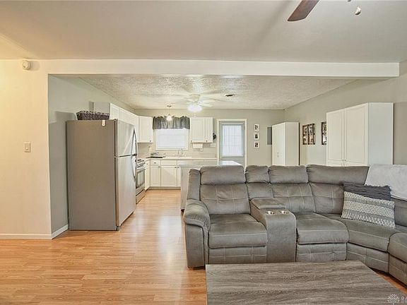 5th image of 52 Rowland Dr