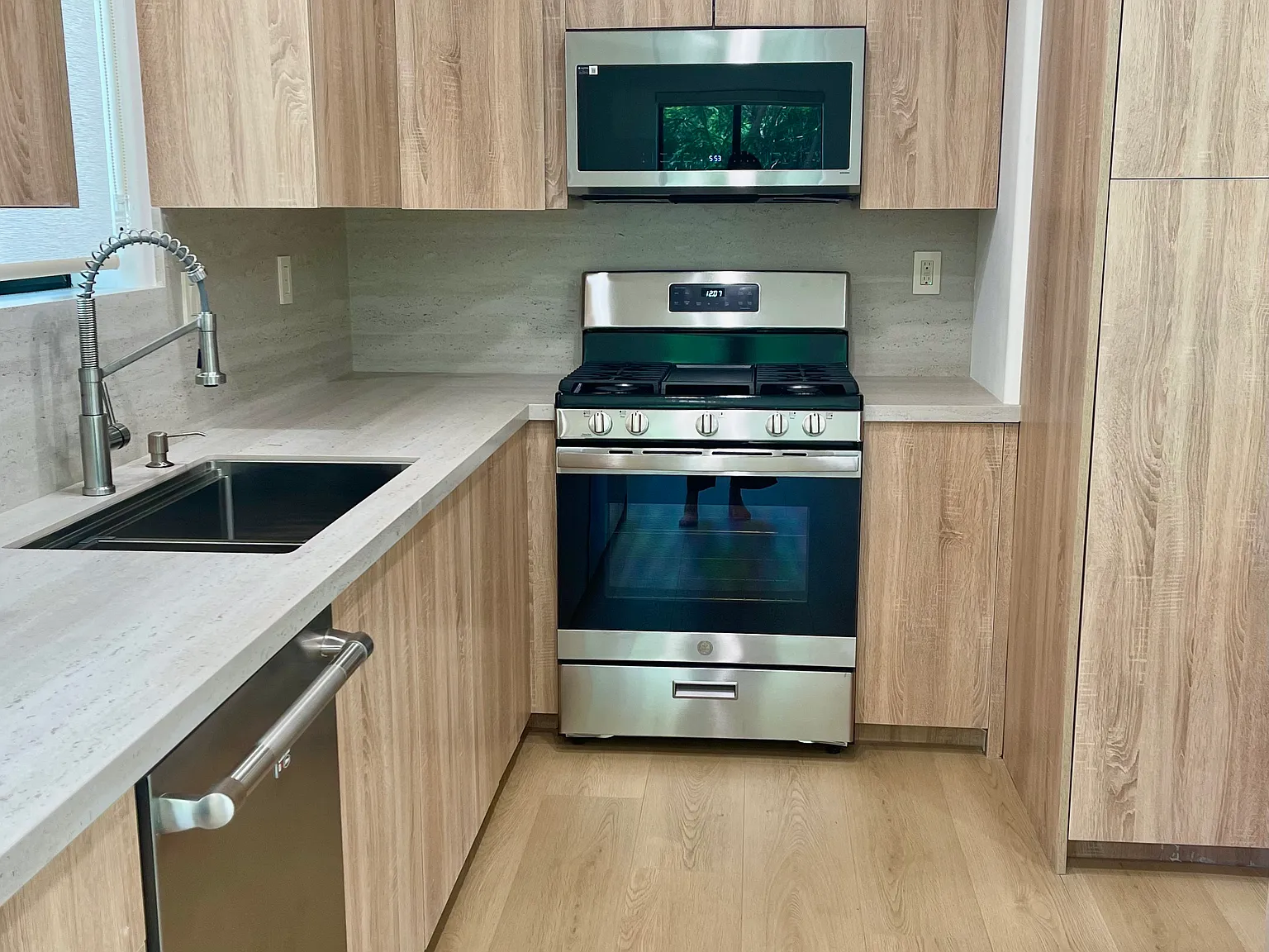 3 bed, 1700 sqft, $6,850 — Photo 4