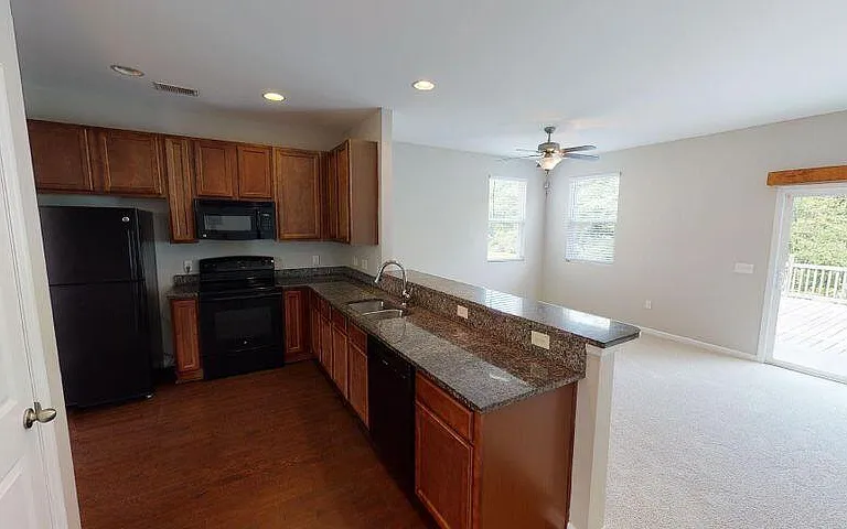 9073 Parlor Dr — Photo 13