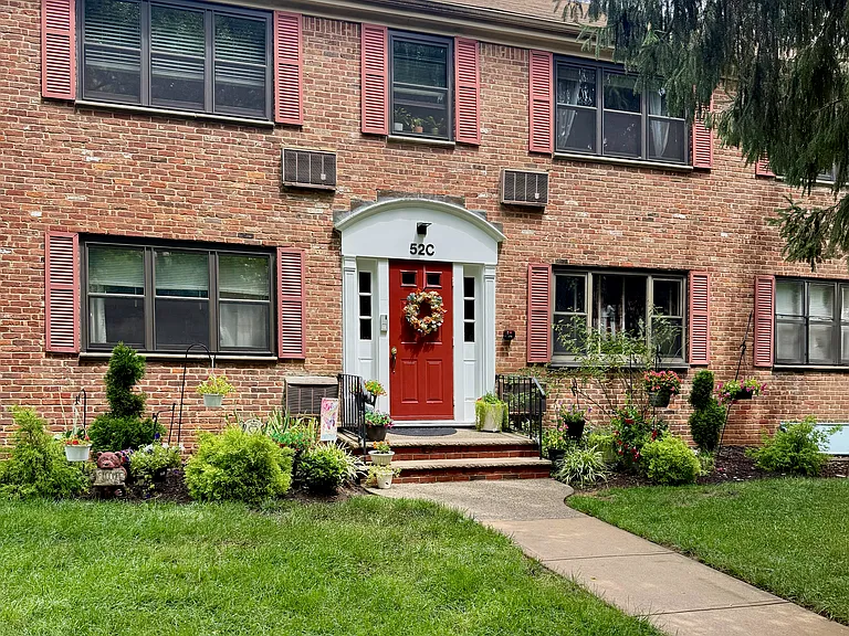 52 Sandra Cir #C3 — Photo 1