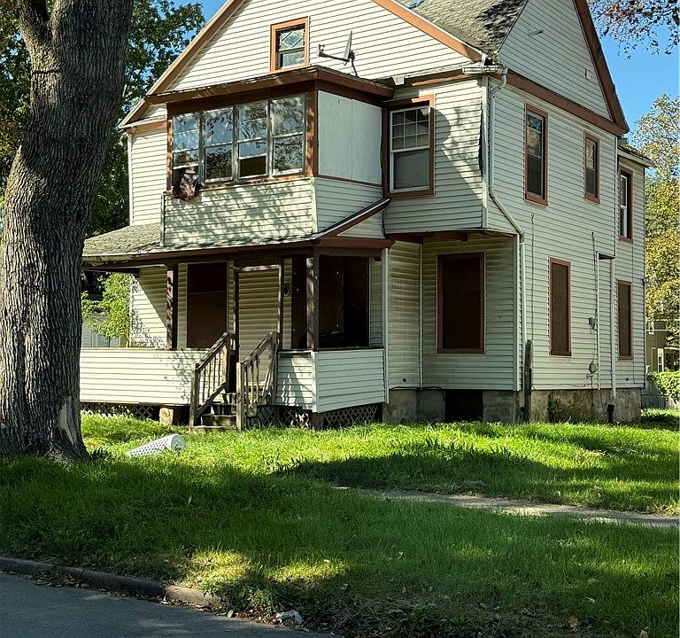 2nd image of 282 Ravine Ave