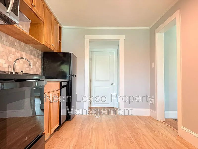 2 bed, 1.0 bath, $1,800 — Photo 3