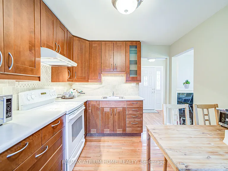134 Fairglen Ave — Photo 23