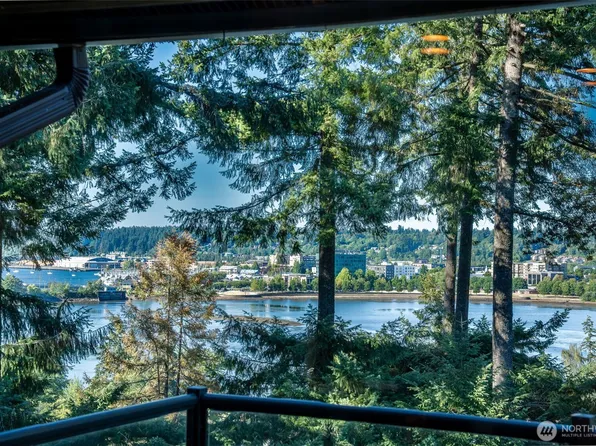 1406 Evergreen Park Lane SW, Olympia, WA 98502