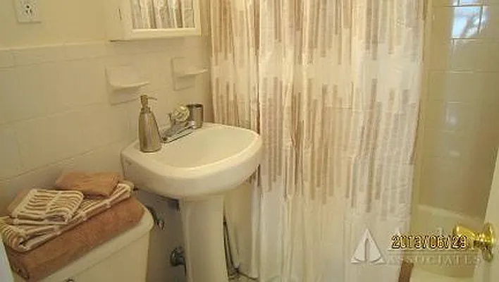 Rented by Anchor Associates | media 38