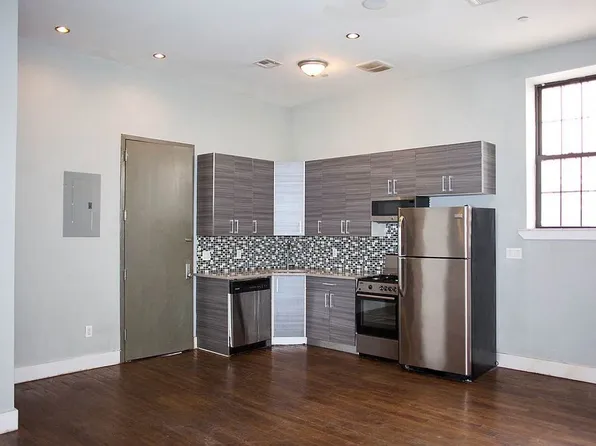 89 Ralph Avenue image 1 of 7