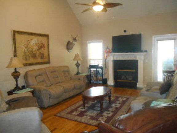 2nd image of 322 Taylor Cir