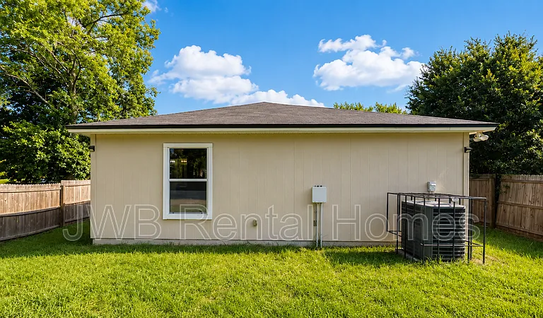 8410 Maple St — Photo 12