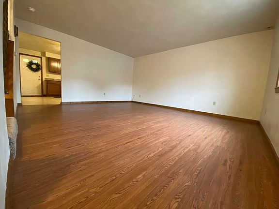 4th image of 119 Edgewater Vlg APT 14