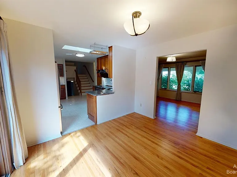 2235 Prairie St — Photo 9