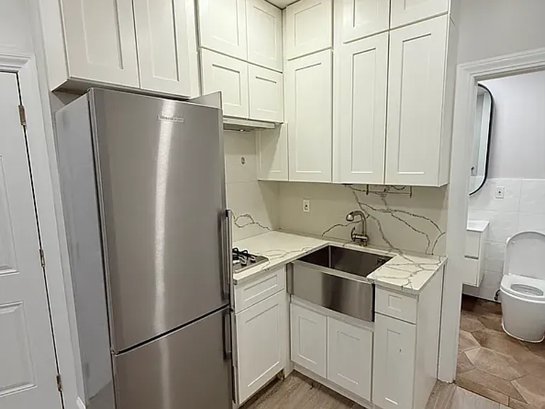 170 E 100th St #1W — Photo 3