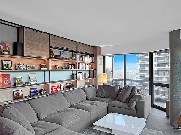 5th image of 200 E 61st St APT 35E