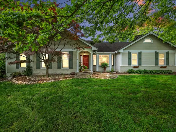 2002 Centennial Ct, Ballwin, MO 63011