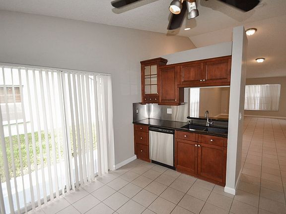 3rd image of 10985 SW 11th Pl