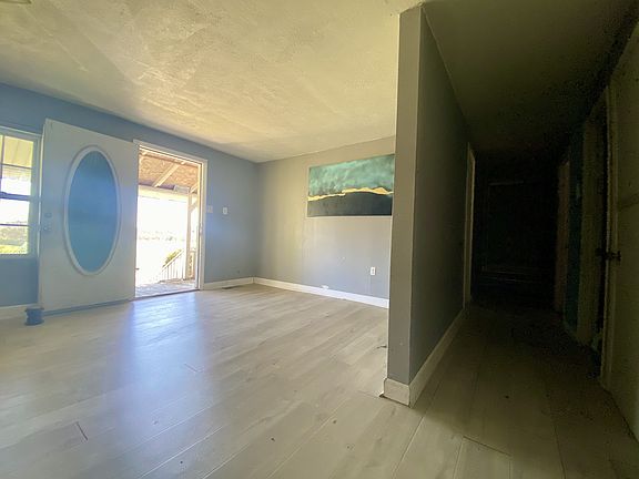 3rd image of 970 Donahue Rd