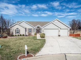 565 Leslie Mitch Ct, Saint Charles, MO 63304