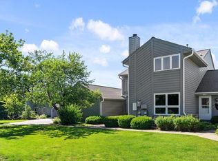 15647 W Brook Dr, New Berlin, WI 53151