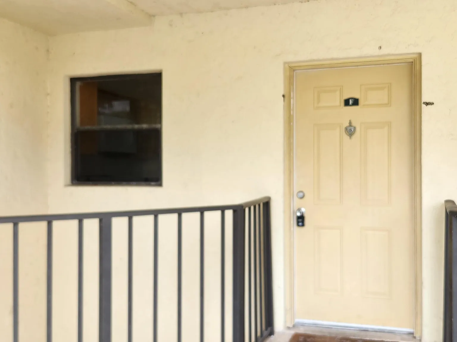 3 bed, 2.0 bath, 1100 sqft, $2,180 — Photo 2