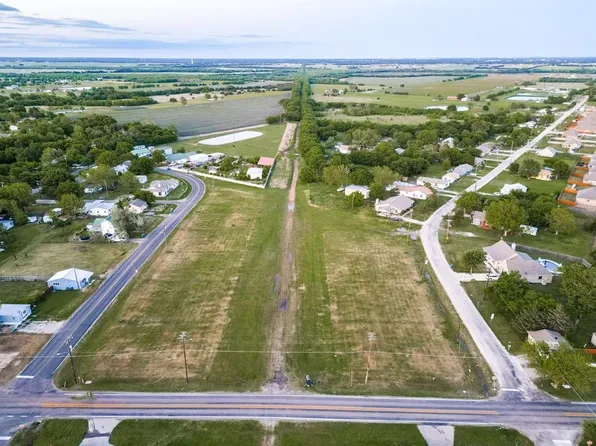 103 Caddo St, Nevada, TX 75173