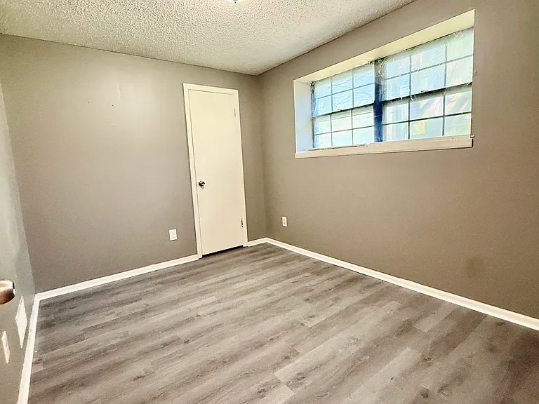 317 NW Highland Ln — Photo 12