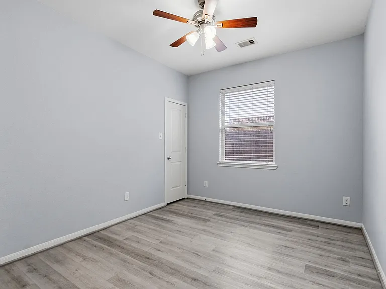 271 Westwood Dr — Photo 36