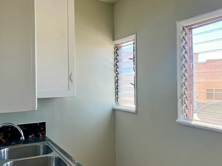 264 S Coronado St #B — Photo 6
