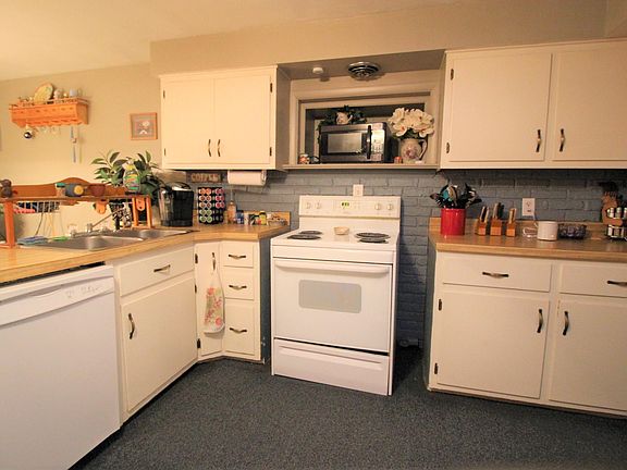 5th image of 410 E Harmon Dr