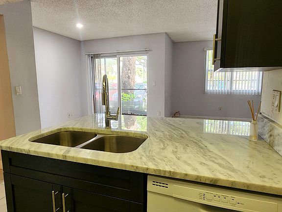 3rd image of 1227 SW 46th Ave APT 305