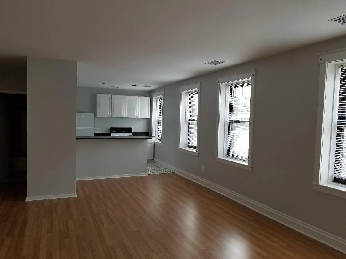 1 bed, 750 sqft, $1,200 — Photo 2