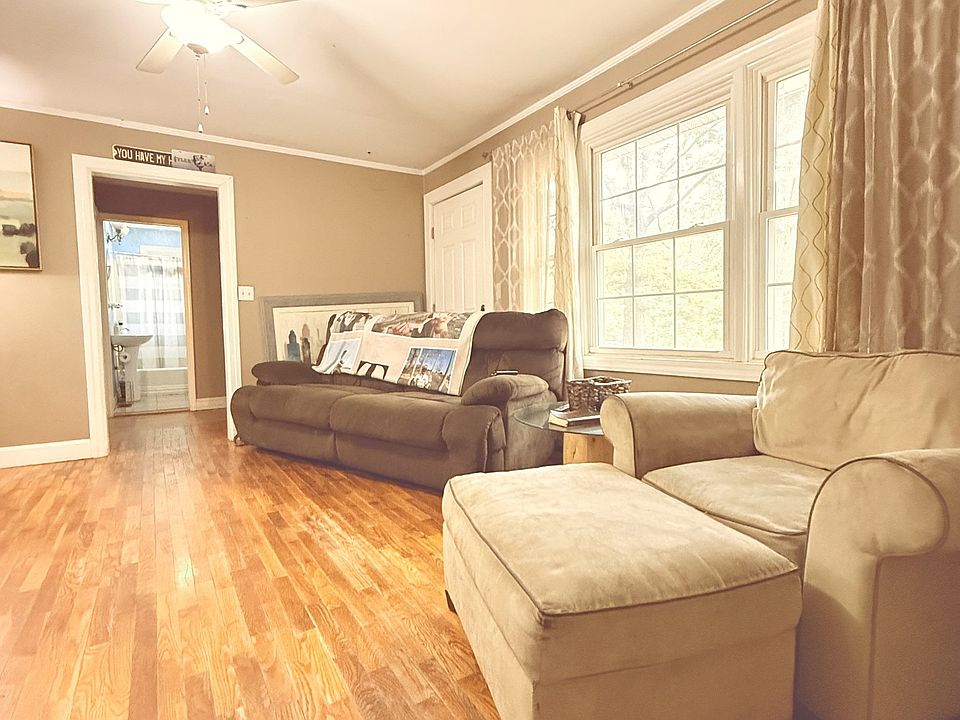 2nd image of 107 W End Dr