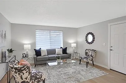 2319 Lee Street — Photo 2
