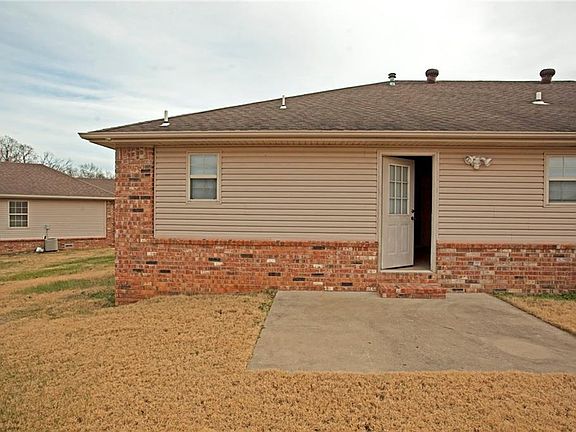 4th image of 303 NW Abbey Pl