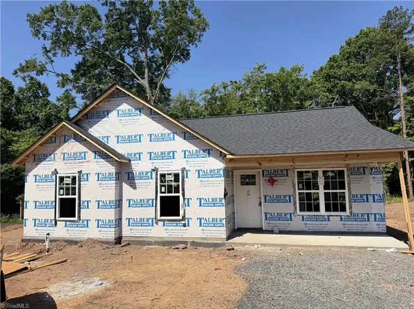 325 Price St, Eden, NC 27288
