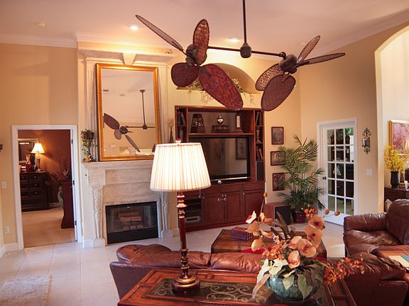 4th image of 10536 Holly Crest Dr