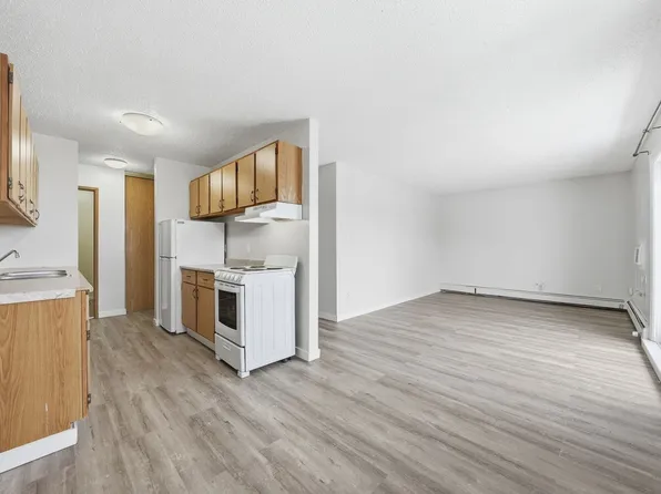 Evergreen Manor, 843 15th Ave E, Prince Albert, SK S6V 7S1