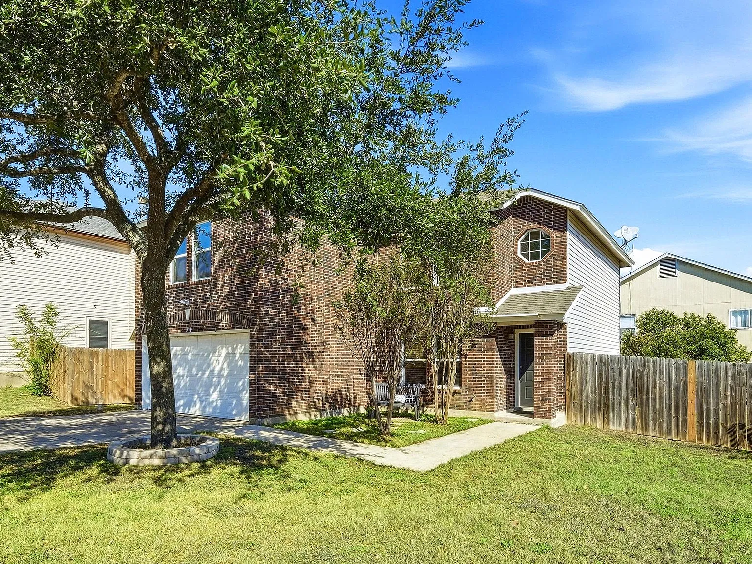 3 bed, 2.5 bath, 2186 sqft, $2,075 — Photo 1