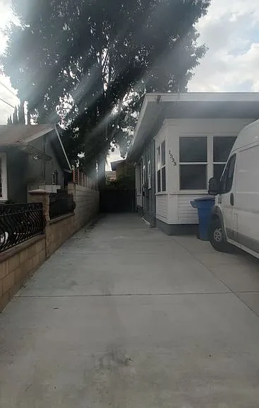 1333 S Park Ave — Photo 3